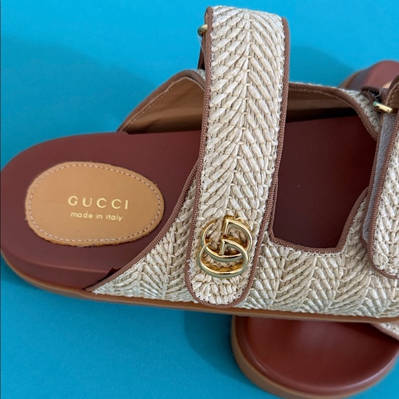 Gucci  Tan and Cream Sandals - Picture 2 of 3